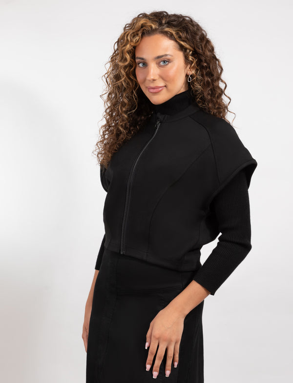 Zip-Front Black Vest With Wide Sleeves And A Modern Relaxed Fit