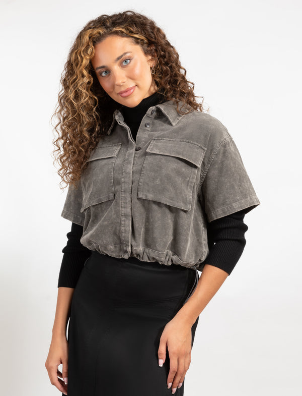 Button-Front Olive Short Sleeve Shirt Jacket With Large Chest Pockets And A Cropped Hem
