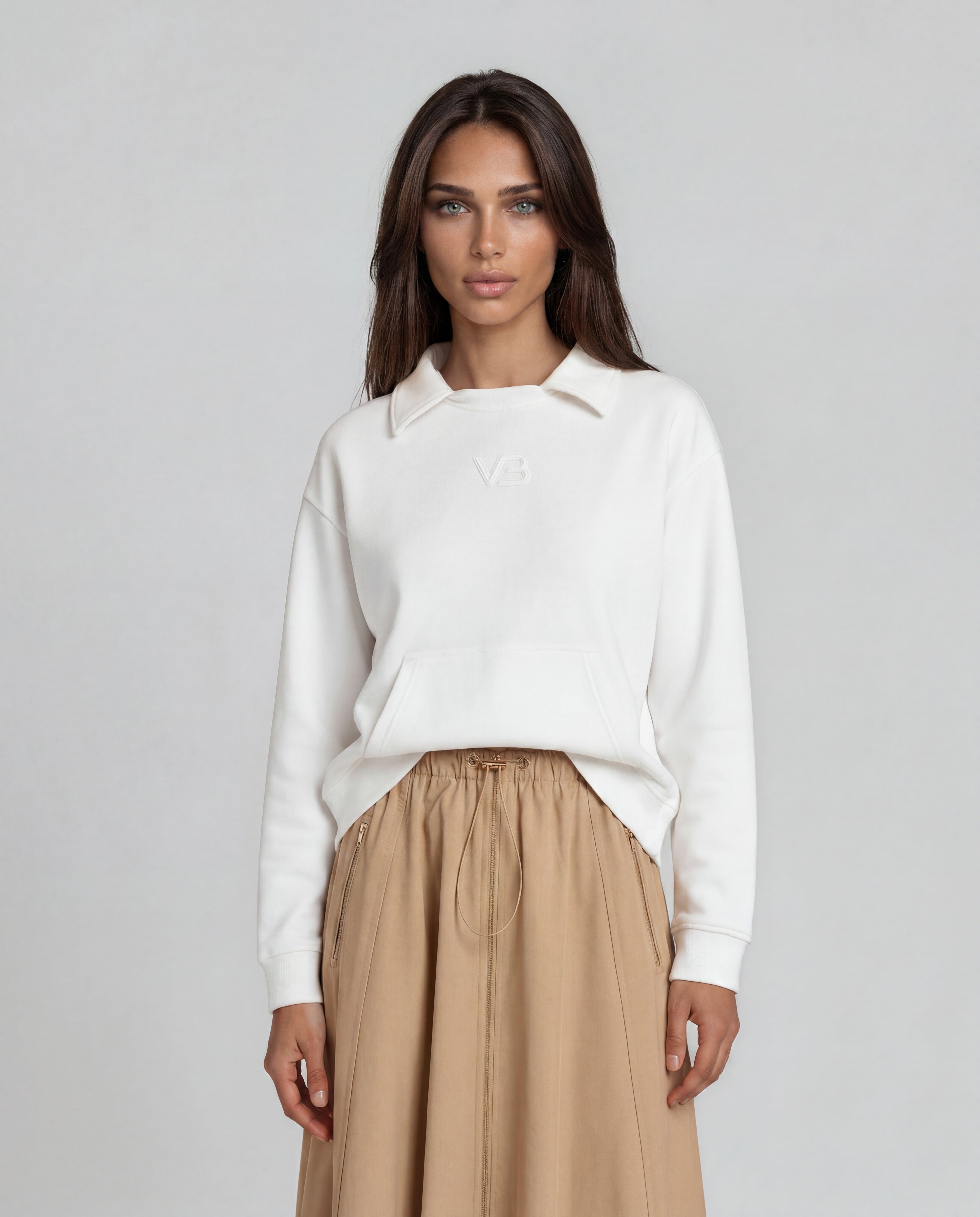 Luxury Top With Classic Collar Neckline And Refined Logo Detail Of White